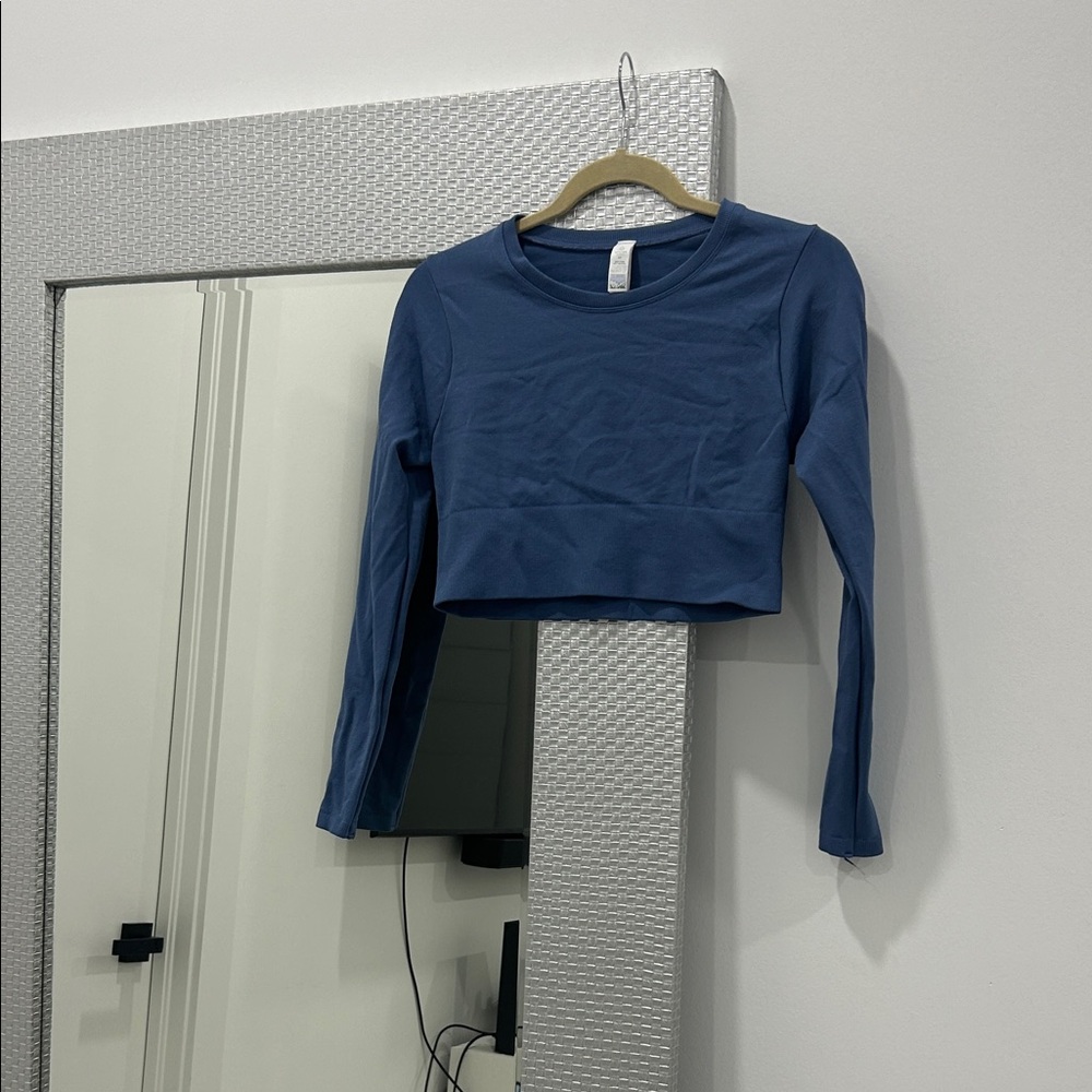 Elegant Navy Long Sleeve Crop Top